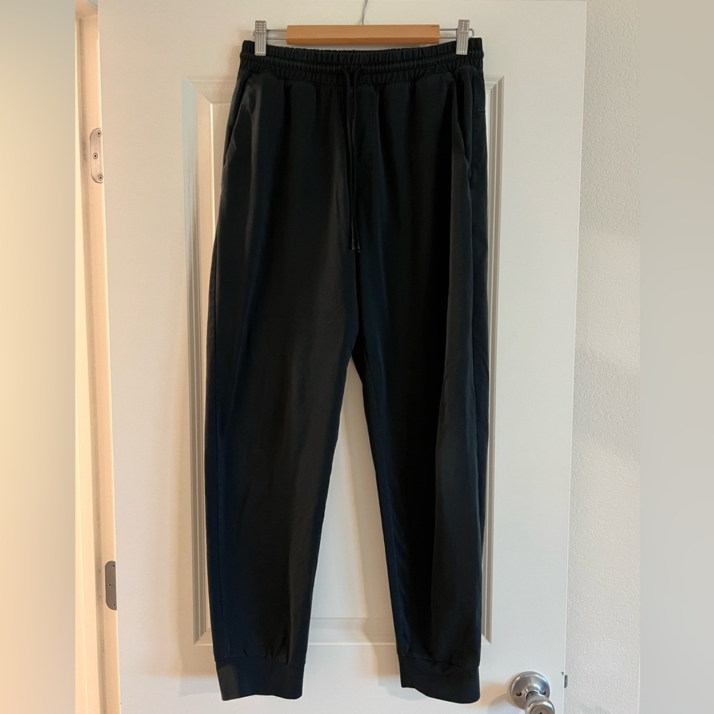 Uniqlo Men's Dark Black Joggers